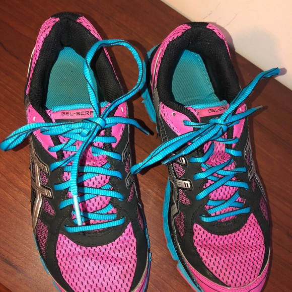 ASICS - Picture 4 of 8